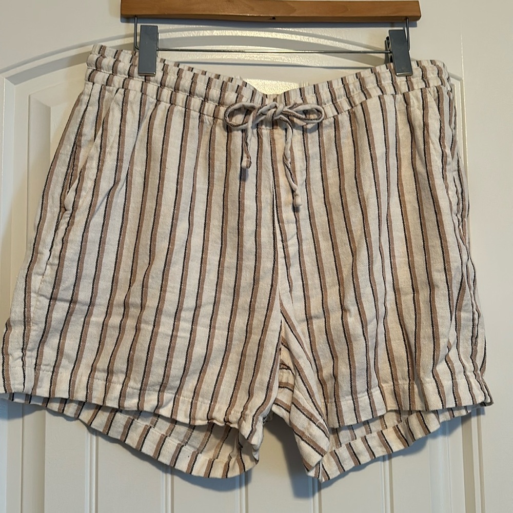 Old Navy linen blend drawstring shorts- like new!